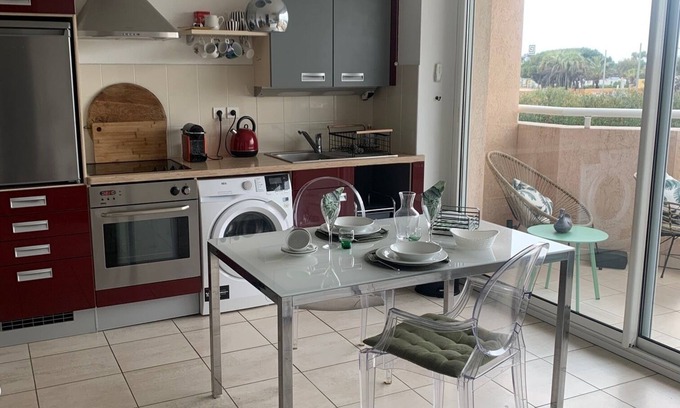 La Cote Radieuse Apartment | Modern, beach apartment with views of the Pyrenees