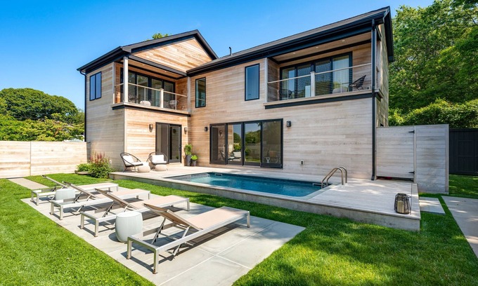 Culloden Shores House | Modern Beach Retreat w/Pool and Private Beach