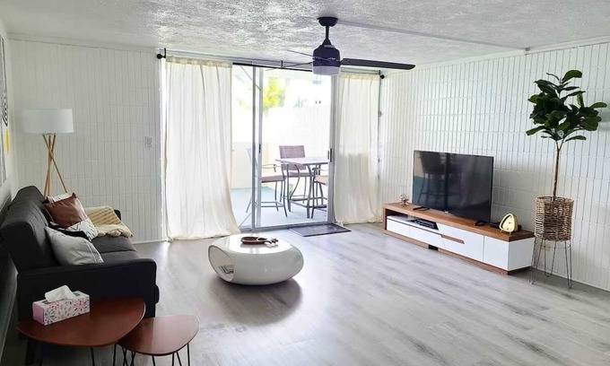 Punaluu Condo | Modern Beachfront Condo