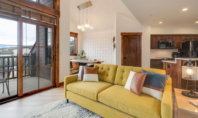 Breckenridge Condo | Modern Breckenridge Penthouse. Ski-in/ski-out!