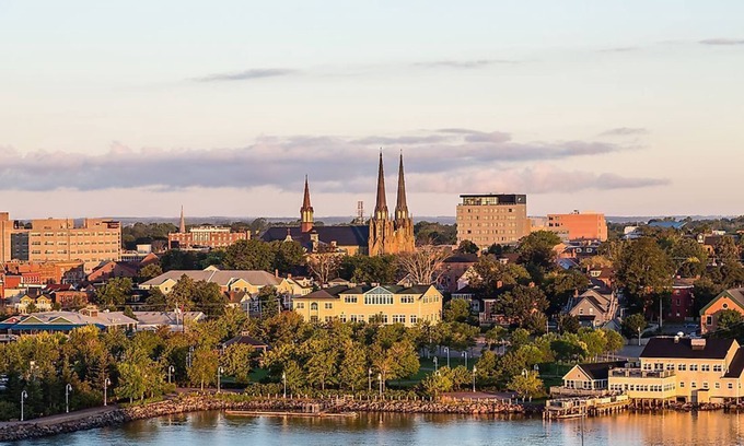 Charlottetown House | Modern bright 2bd steps from Downtown