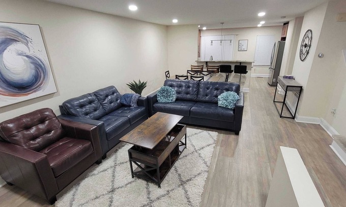 Clifton House | Modern & Bright TH Near Dulles Airport Free Parking