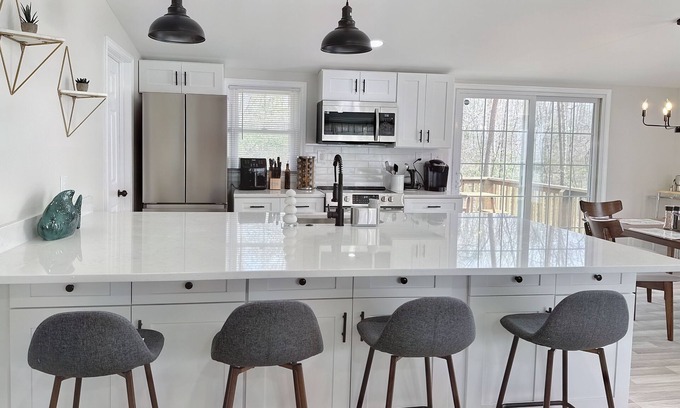 Locust Grove Cabin | Modern Cabin Getaway in Lake of the Woods Community