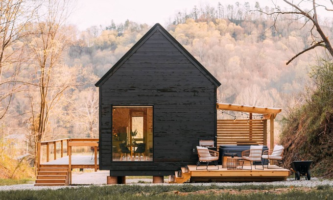 Frenchburg Cabin | Modern Cabin Nestled on 40 Acres w/ Hot Tub