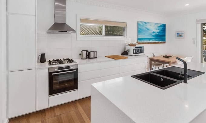 Mornington Apartment | Modern, Charming and Characterful. Fully Renovated