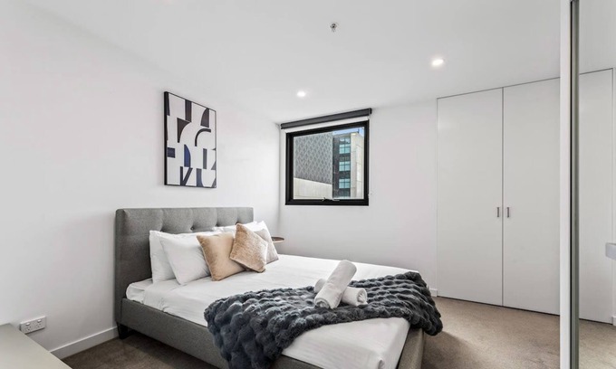 Hawthorn Apartment | Modern Chic Retreat - 2 BR Apartment Hawthorn