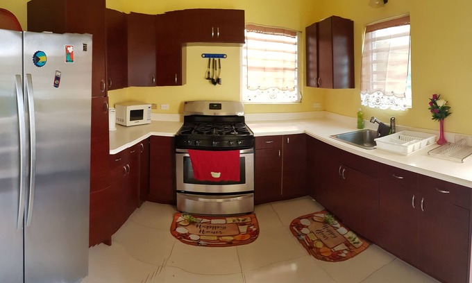 Davy Hill House | Modern, clean, spacious home. Easy reach to main attraction