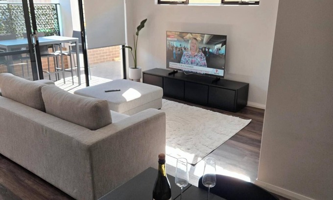 Rockingham Apartment | Modern Coastal Retreat, 2 minutes from Rockingham's Beautifull Coastline