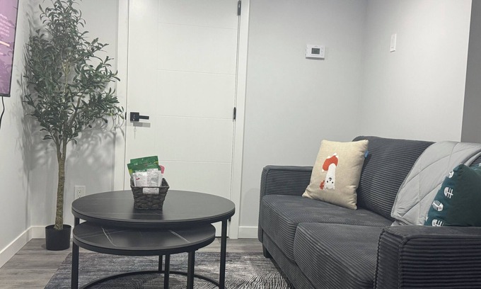 Southeast Edmonton House | Modern comfort just 15 minutes from the airport, with a full kitchen.