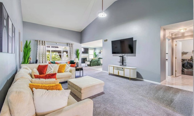 Afton Apartment | Modern Comfort Loves Park Stylish 3BR Getaway