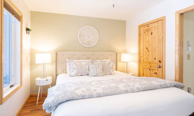Telluride Condo | Modern Comfort with Hillside Views from Bay Window, River Trail Steps Away