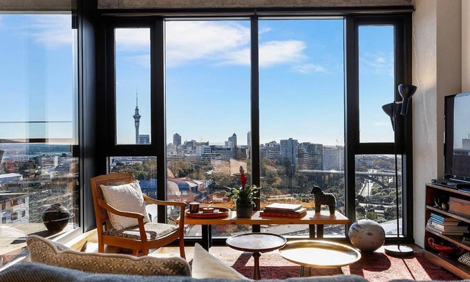 Newton Apartment | Modern, comfortable, amazing views + carpark