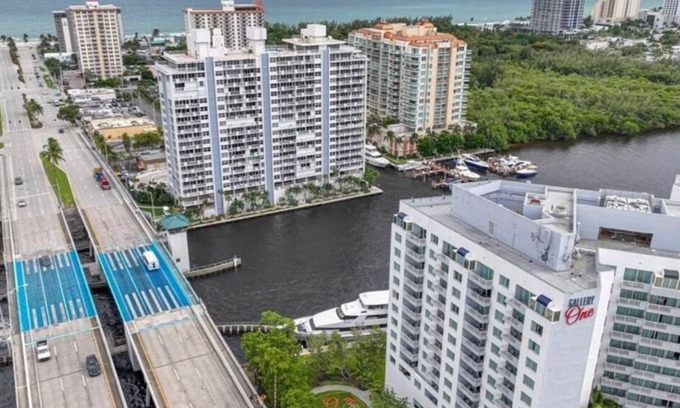 East Fort Lauderdale Hotel | Modern Condo by the Beach, Water Taxi Stop, Prime Location!
