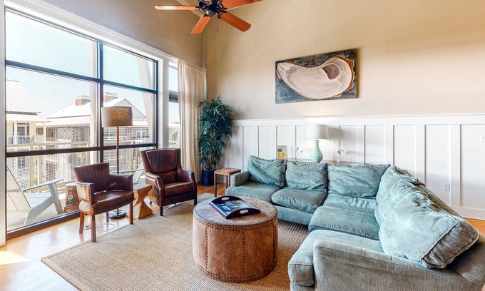 Port St. Joe House | Modern Condo with Shared Pool, High-Speed WiFi, Central AC, and Washer/Dryer!