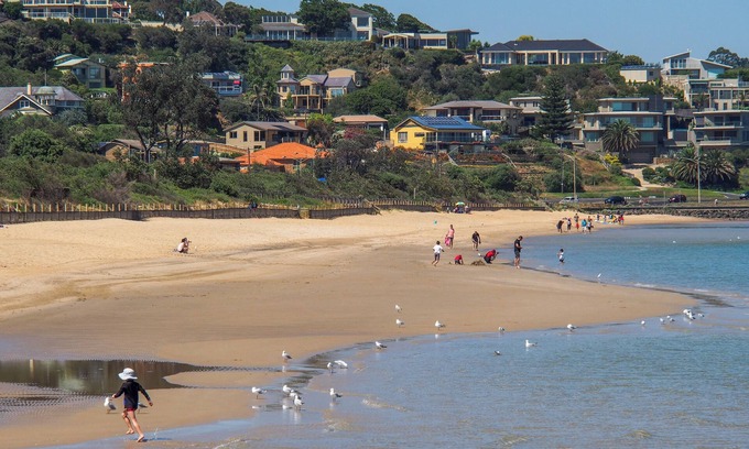 Frankston Apartment | Modern, convenient position. Full Kitch, balcony. Intro Bargain Price. Book Now.