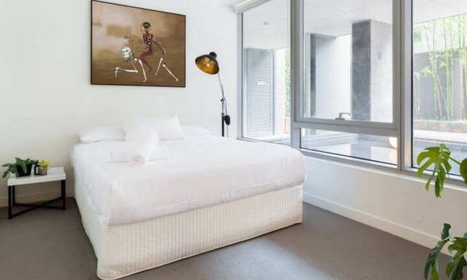 South Yarra Apartment | Modern Cosmopolitan Retreat on Toorak Rd