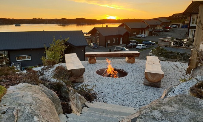 Steinsland House | Modern cottage by the sea, w / whirlpool. Boat can be rented