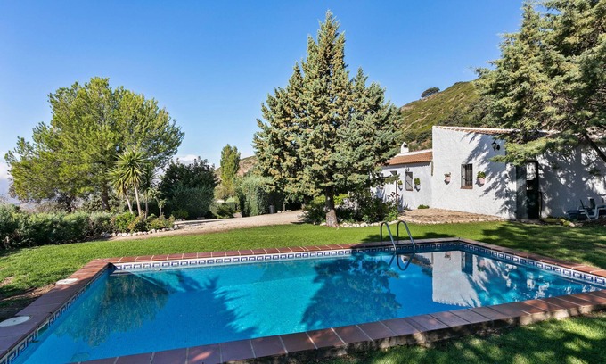 La Joya Cottage | Modern Cottage in La Joya with Private Pool