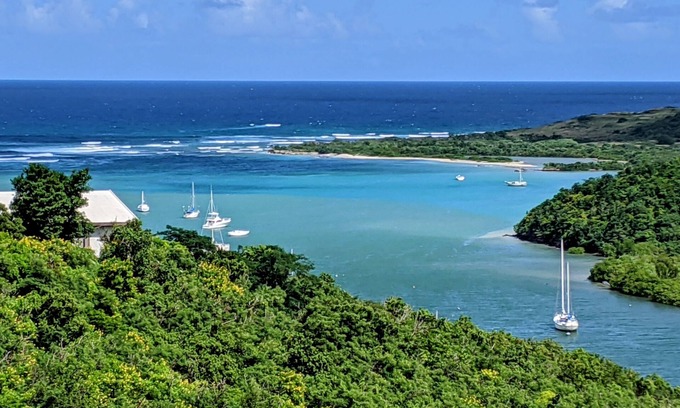 Estate Morning Star North Cottage | Modern cottage with stunning views and awesome location