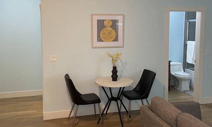 Surrey House | Modern cozy 1 bedroom suite in Cloverdale