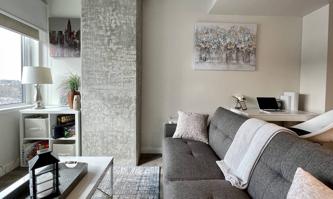 Southcenter Apartment | Modern Cozy 1Bdrm High-Rise Near Airport/Dine/Shop/Remote