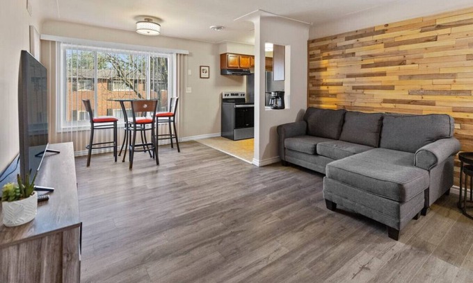 Shelby Township Apartment | Modern Cozy 2b apt in Shelby Twp