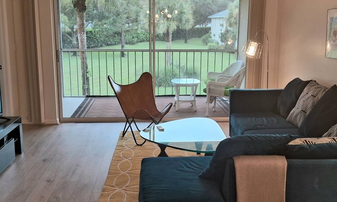 Naples Condo | Modern Deco Condo in Naples, Bershire lakes community pools heated tennis