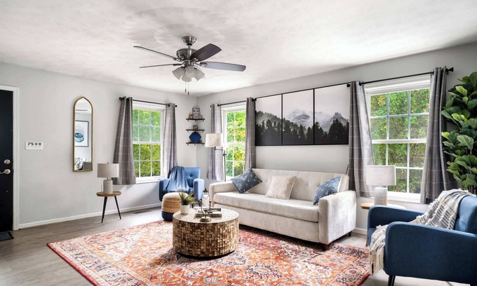 Luray Cabin | Modern decor, Hot Tub, Fire Pit & River Access!