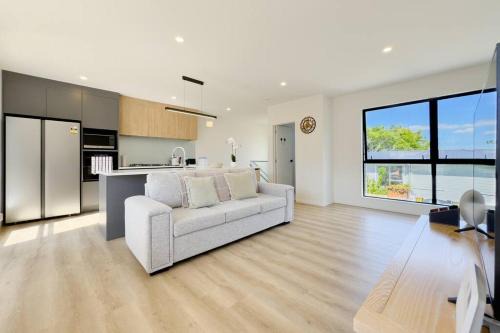 Forrest Hill Villa | Modern Design Brand New House in Forrest Hill