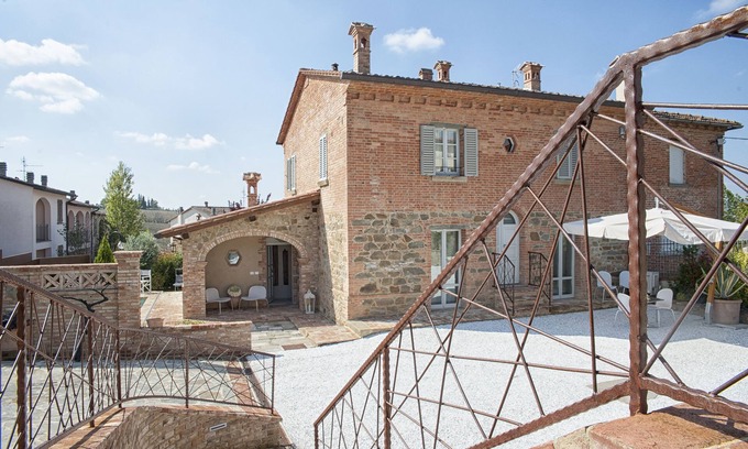 Badicorte House | Modern design farmhouse with wonderful swimming pool, located in a small town