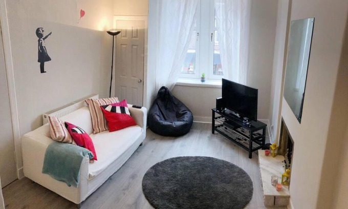 Gorgie Apartment | Modern Double Bed Apartment Close to City Centre