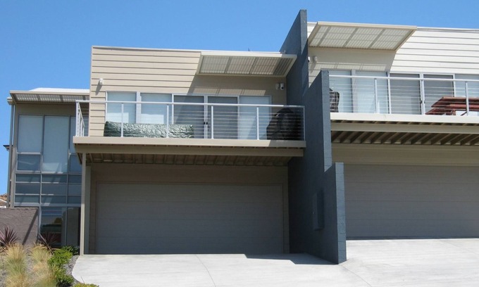 Encounter Bay House | Modern Duplex only minutes to the beach!