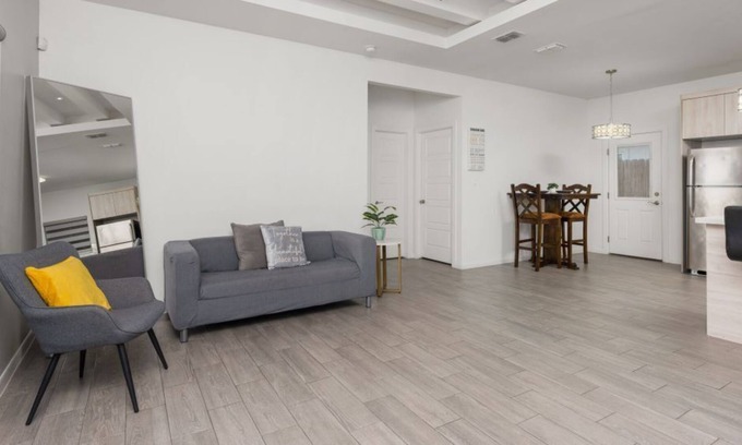 Pharr House | Modern Duplex with Fully Upgraded Amenities