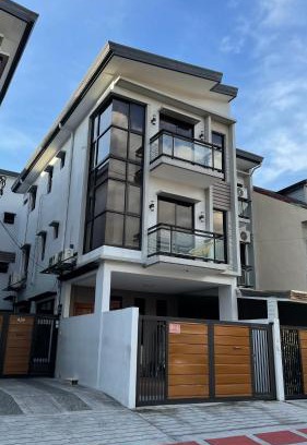 Diliman House | Modern Eclectic Townhouse in Diliman Quezon City