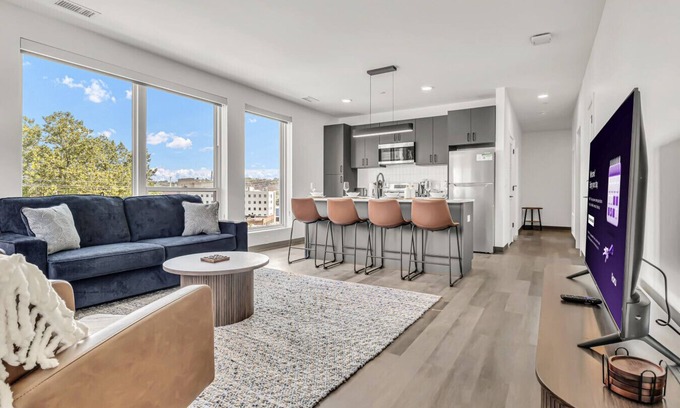 University Circle Apartment | Modern & Elegant 2BR | Cleveland Clinic