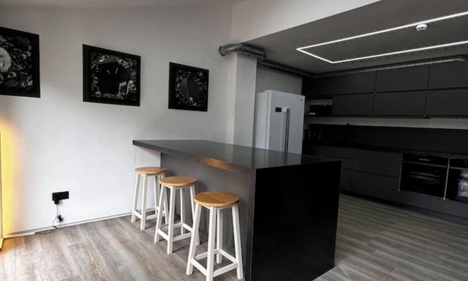 Staple Hill Apartment | Modern en-suit room in Bristol 5