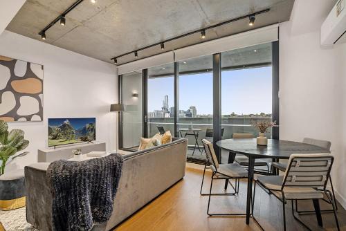 Cremorne Apartment | Modern, Executive 1 Bedroom Apartment With Balcony