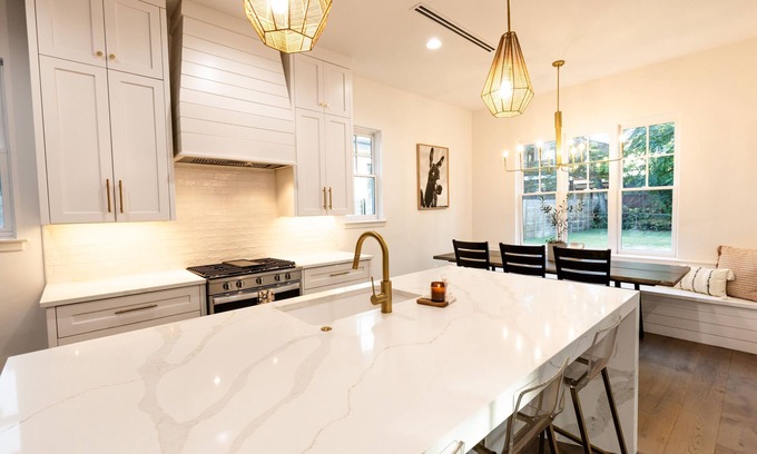 Dawson House | Modern Farmhouse | Walk to South Congress |3BR/3BA