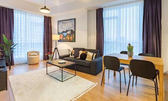 Kadikoy Apartment | Modern Flat with a Charming City View in Kadikoy