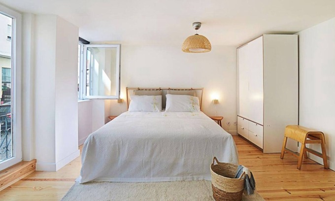 Lisbon Old Town Apartment | Modern Flat with large garden and terrace right next Estrela Park