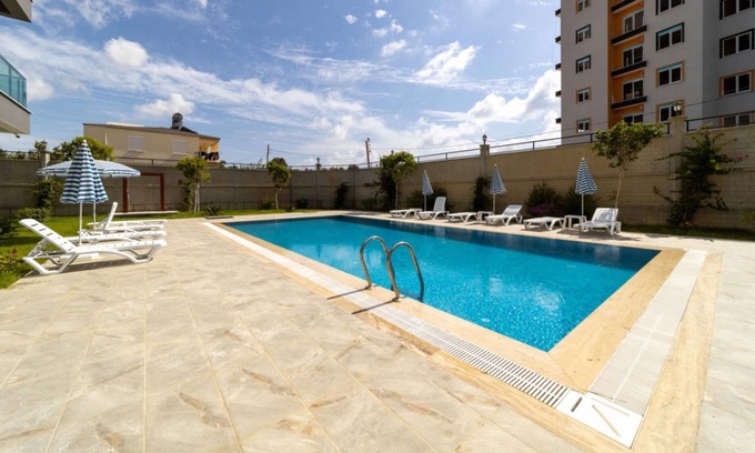 Avsallar Apartment | Modern Flat with Shared Closed Pool in Alanya