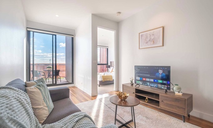 Footscray Apartment | Modern Footscray apartment 2BR2BA WIFI parking