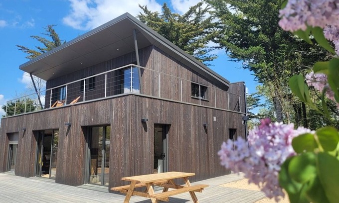 Saint-Jean-de-Monts House | Modern Forest-Edge Home for 10 with WiFi, Close to Beach & Shops