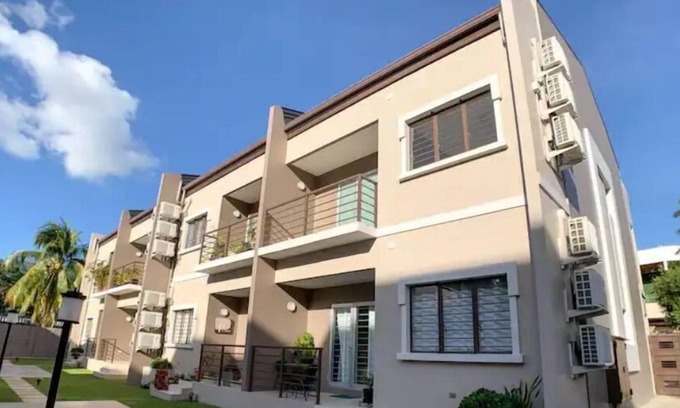 Downtown House | Modern, fully furnished and equipped townhouse
