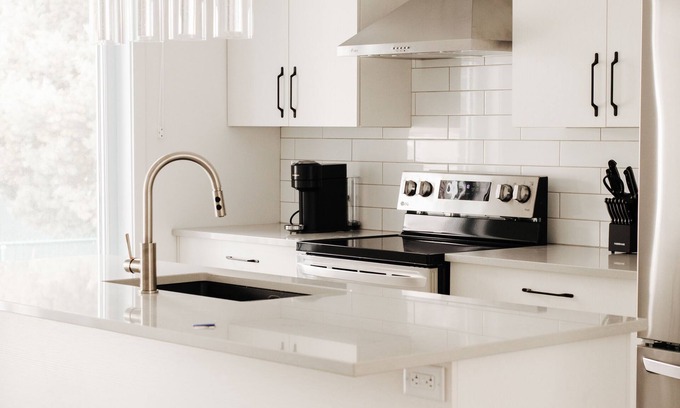 Saint-Hubert House | Modern Furnished House Near Dix30 & Downtown Montreal – Monthly Stays Welcome