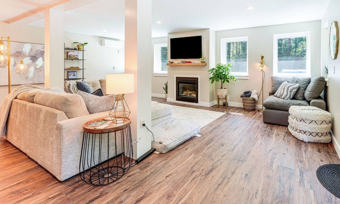 Saco House | Modern Gem on 15 Acres, 5 Mi to Old Orchard Beach!