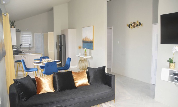 Discovery Bay House | Modern Gem w/free parking on premises