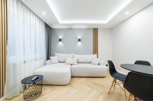 Wilda Apartment | Modern Harmony Apartment by BookingHost