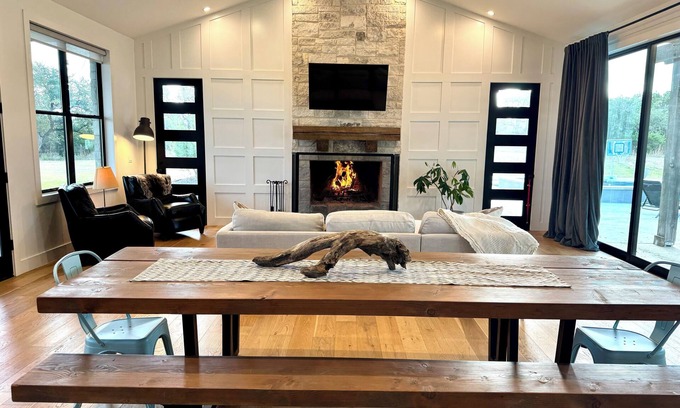 Travis Settlement House | Modern Hill Country Ranch on Acreage. Sleeps 10+ Pets welcome