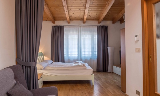 Centro - Piani - Rencio Apartment | Modern Holiday Attic "5. Piano - Bolzano" with Wi-Fi and Air Conditioning